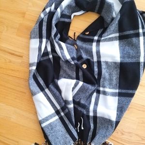 Black/white shaw scarf